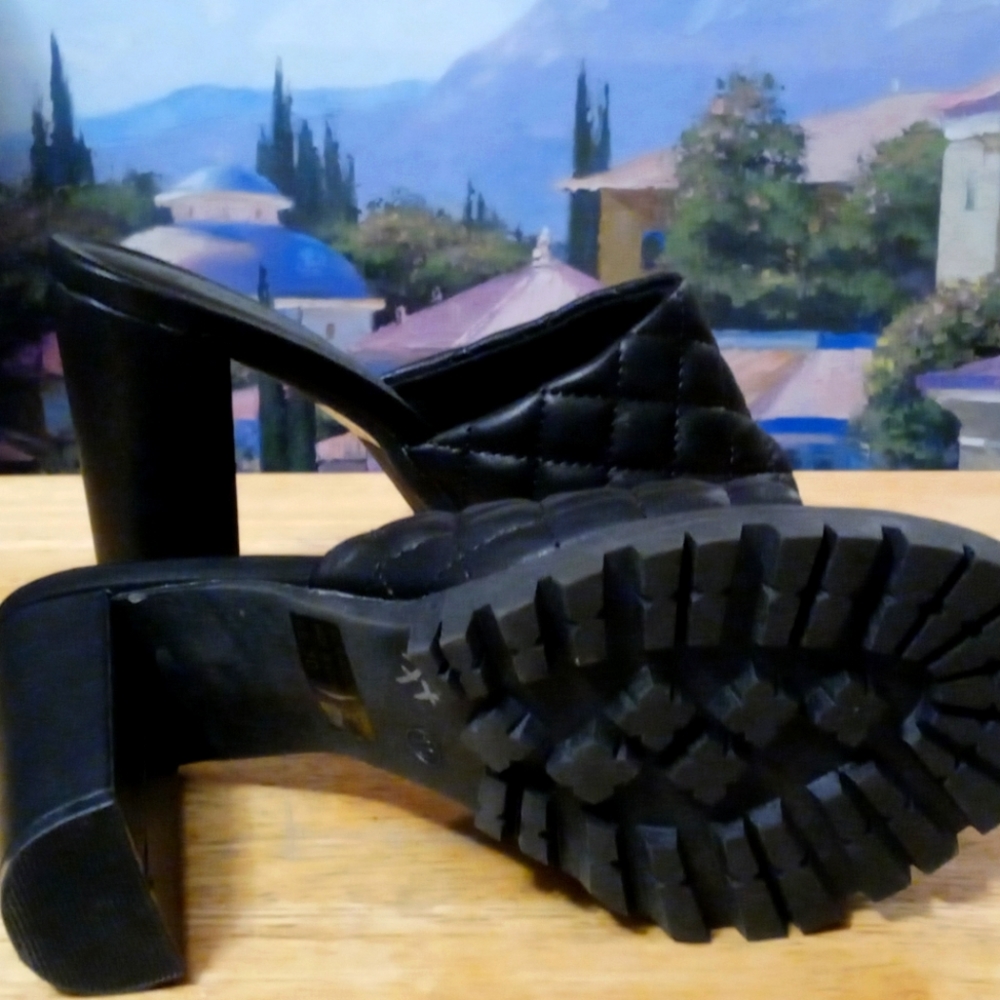 Wild Diva Lounge Vikki-09 Black Quilted Open Toes Mules Sz 10,Like🆕Gift it.